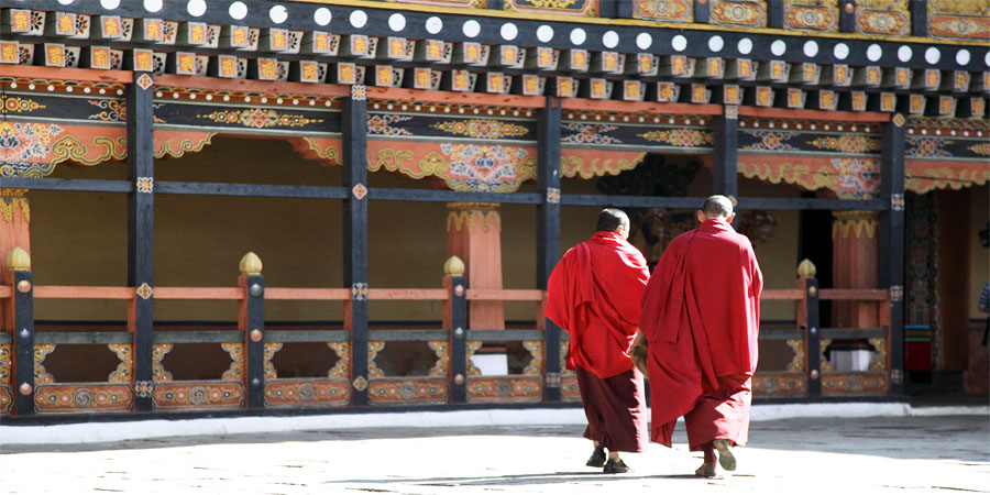 Amazing architecture and monk at Paro Rinpung Dzong 